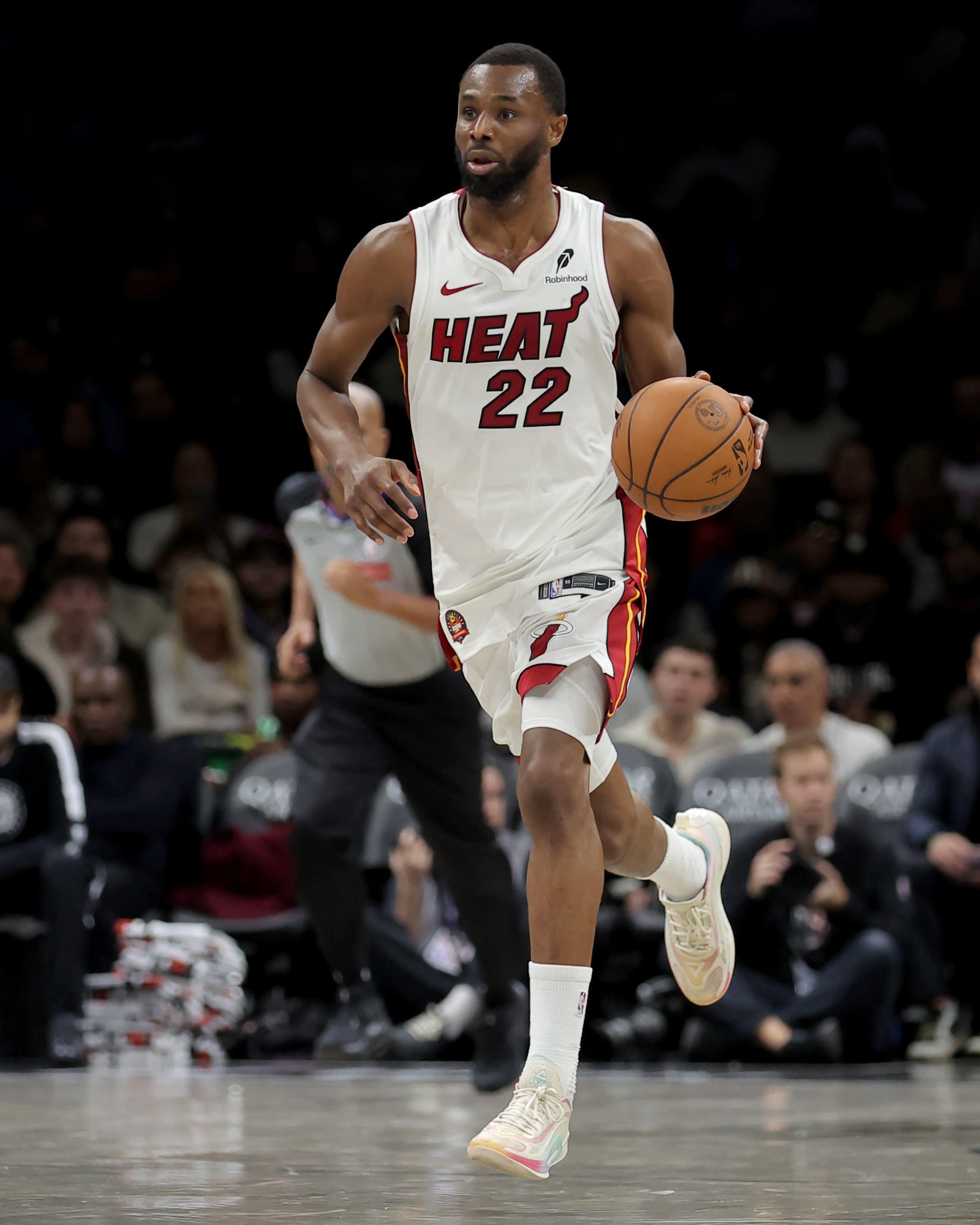 开云体育下载官网-活力十足！维金斯战旧主首节5中3拿到11分4板 罚球4中4