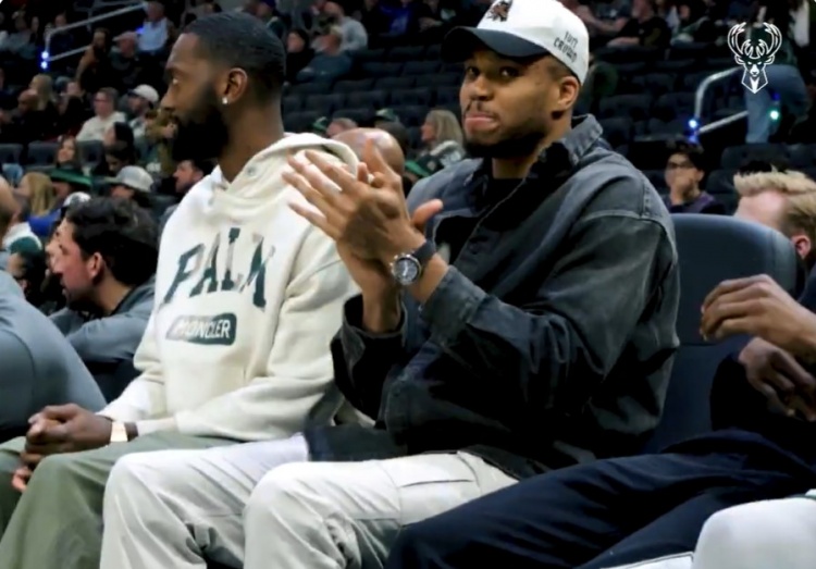 下载开云-看到弟弟罚球得分 字母哥大叫：我现在就能退役啦 我已做到了一切